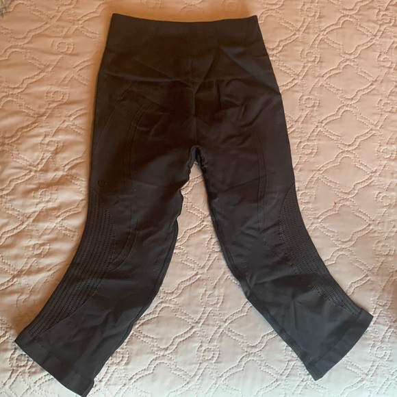Lululemon Ebb and Flow crop leggings - Picture 1 of 3